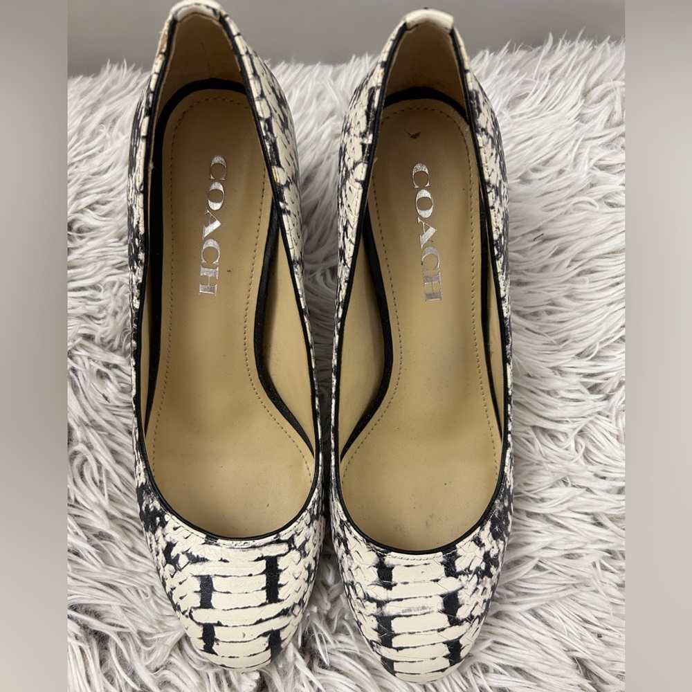 Coach snakeskin pumps size 6.5
